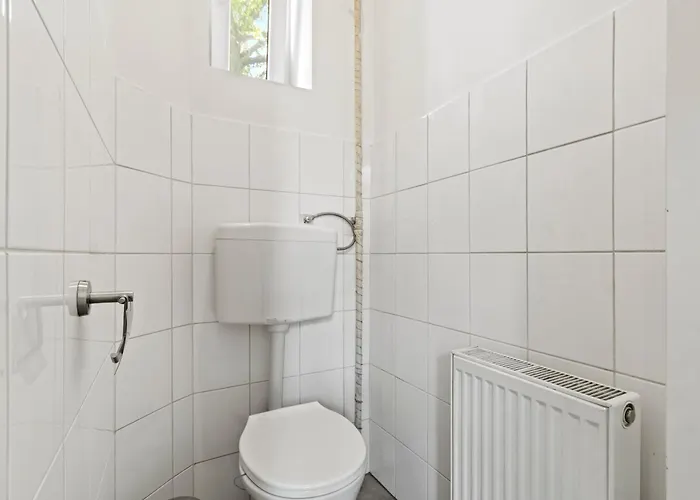 Spacious 2br Near U3 Metro Apartment *
