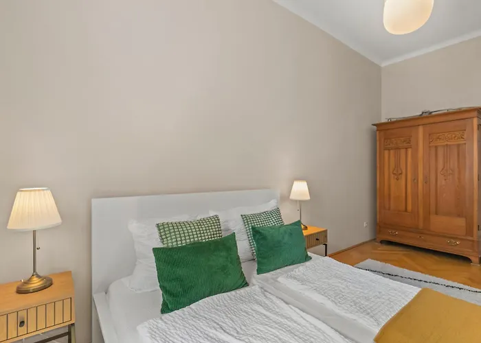 Spacious 2br Near U3 Metro Vienna