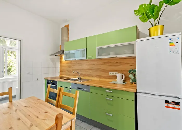 Spacious 2br Near U3 Metro Apartment *