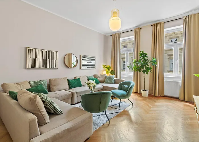 Spacious 2br Near U3 Metro Apartment