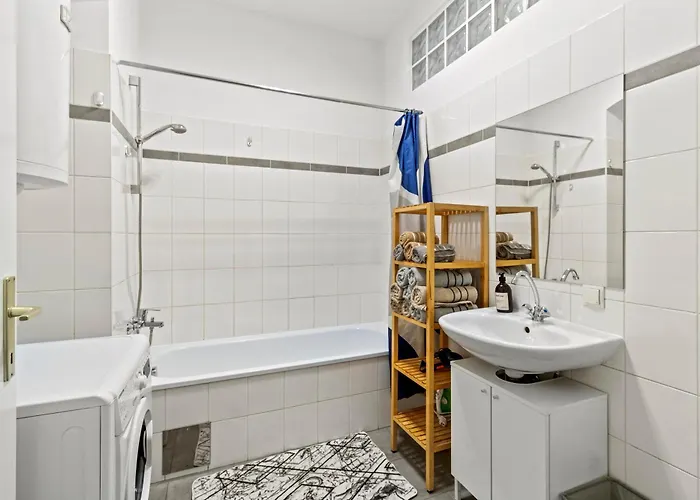Spacious 2br Near U3 Metro Vienna