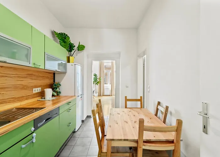 Apartment Spacious 2br Near U3 Metro *